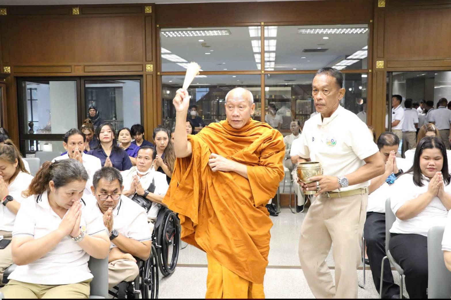 title - ศูนย์ส่งเสริมและพัฒนาอาชีพเสริมนอกภาคการเกษตร โดย สำนักงานการปฏิรูปที่ดินเพื่อเกษตรกรรม จัดโครงการพัฒนาบุคลากรเพื่อเพิ่มประสิทธิภาพการดำเนินงานด้านศิลปหัตถกรรม กิจกรรมไหว้ครูช่าง ณ ชั้น 2 อาคารพระมิ่งขวัญ ศูนย์ส่งเสริมและพัฒนาอาชีพเสริมนอกภาคการเกษตร (ศูนย์ศิลปาชีพบางไทรฯ (เดิม))